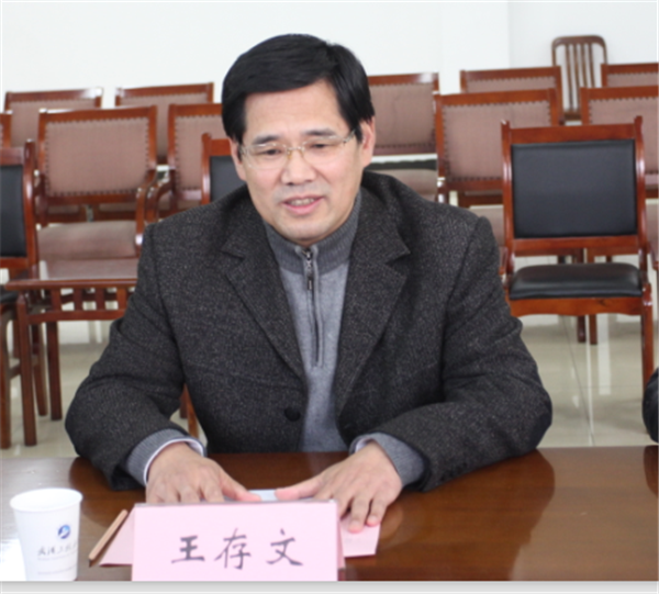 湖北民族学院党委书记吴建清一行来校调研